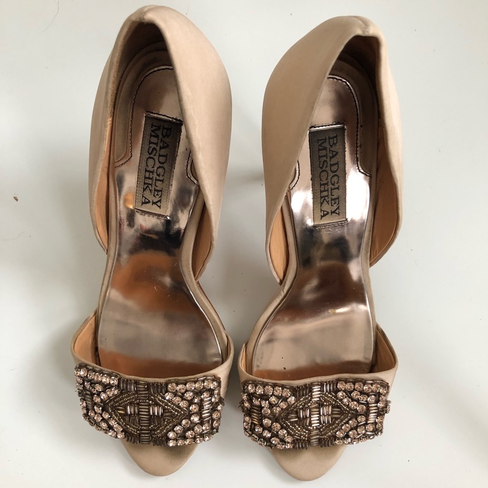Badgley Mischka embellished nude pumps size 6